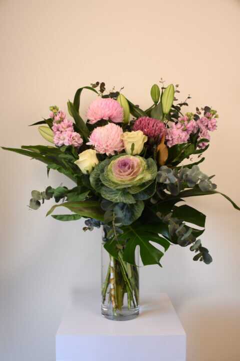 violetta flower arrangement