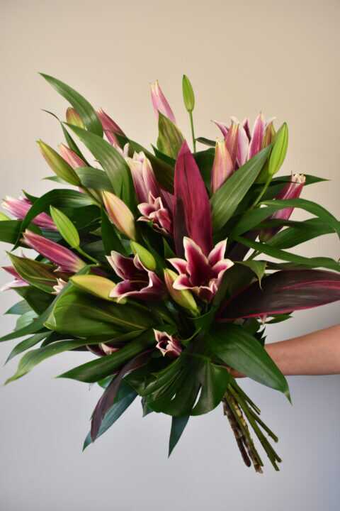 Bodie Lily Flower Arrangement